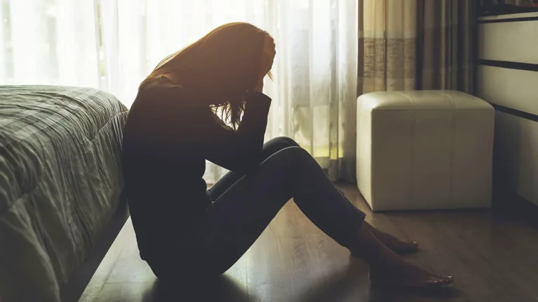 Am I Depressed or Just Unhappy Key Signs, Symptoms, and Effective Solutions